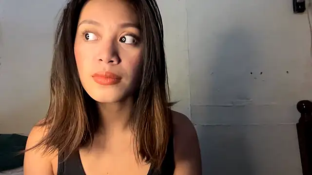 ShaunnaMaglori online show from May 6, 2:04 am