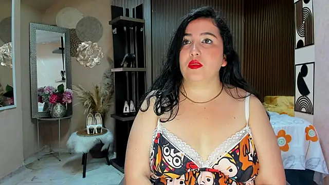 BBWLuxuryMuse online show from May 4, 1:15 pm