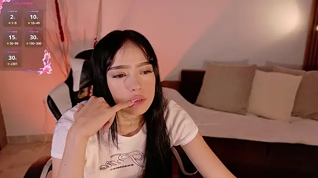 ludovikasallow online show from May 28, 2:48 pm