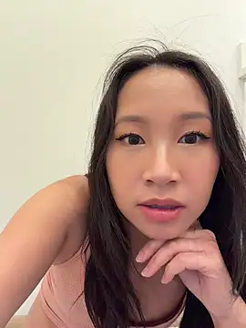 petiteTai online show from May 31, 3:23 am