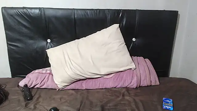 petitekaylaXxx online show from June 28, 9:49 am