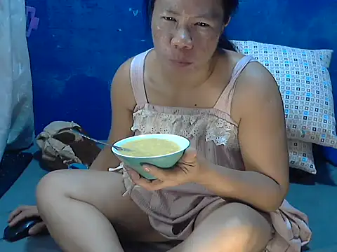 hotchilimom online show from February 9, 8:05 am