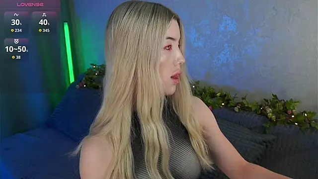 LindaThackerr online show from July 10, 4:24 am