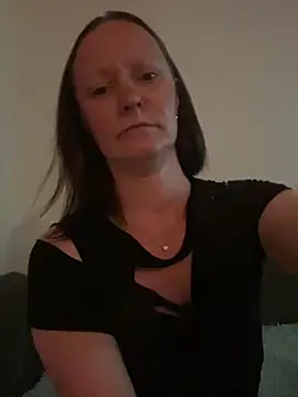 LindaLee90 online show from June 25, 8:21 pm