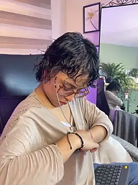 Lusiana   online show from May 25, 1:10 pm