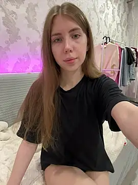 EvaAkiins online show from June 2, 6:42 pm