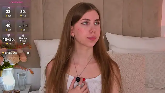 EvaAkiins online show from June 5, 4:46 pm