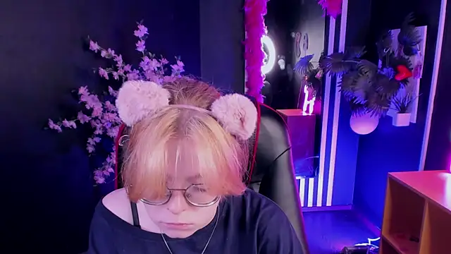 FoxxyyPolly online show from May 24, 6:01 am