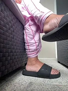 CamGirlToes online show from May 7, 11:47 am