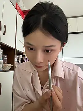 cuteluky18 online show from May 20, 9:28 am