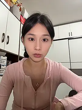cuteluky18 online show from May 24, 1:43 pm