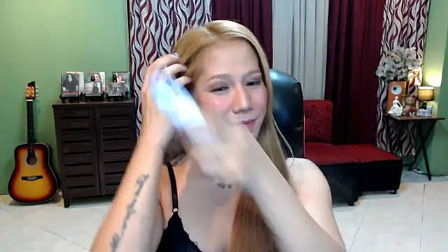 dreamgirlHILARY online show from May 24, 3:22 pm