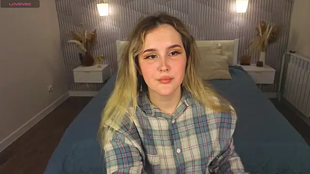 Stacey Dawson online show from June 16, 8:59 am