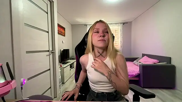 cyber shawtyzzz online show from May 26, 11:09 am
