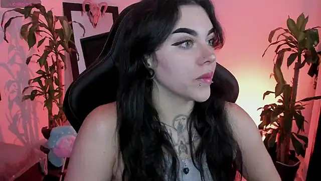 MissCharlottte 18 online show from May 24, 4:22 am