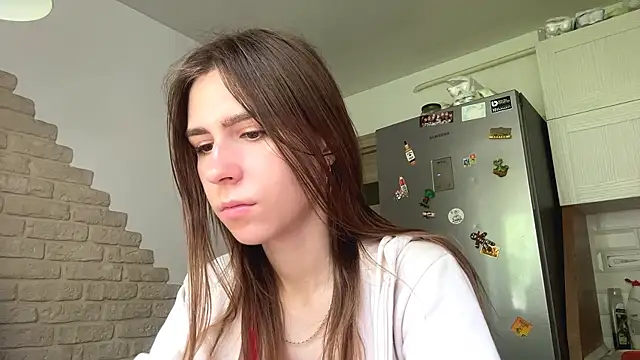 ZaraGuyette online show from June 4, 7:46 am