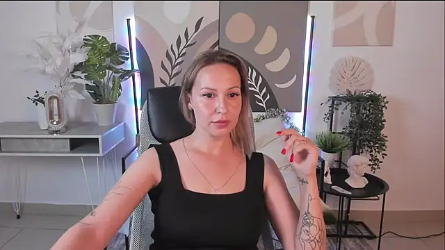 Charlotte Hudson online show from July 6, 3:03 pm