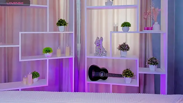 AlexaaBee online show from May 23, 8:23 am