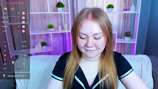 AlexaaBee online show from May 16, 9:01 am