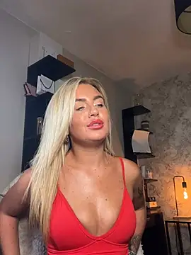 CharlottemilfUKx online show from June 30, 8:19 pm