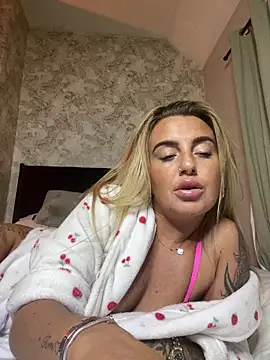 CharlottemilfUKx online show from May 15, 11:51 pm