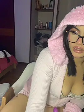 Emilyrosett  online show from May 20, 9:56 pm