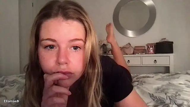 ellamae8 online show from May 26, 5:12 pm