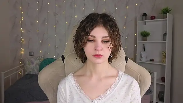 Kira  Fluffy online show from May 22, 5:38 am