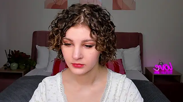 Kira  Fluffy online show from May 26, 12:10 am
