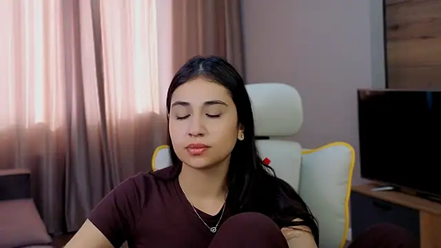 honeylanaa online show from May 23, 4:33 am
