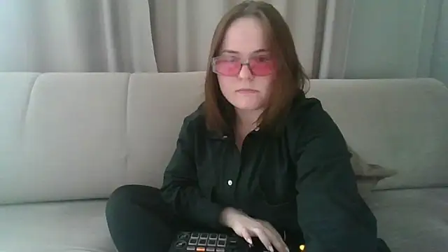 Joan Taylor1 online show from May 26, 12:26 pm