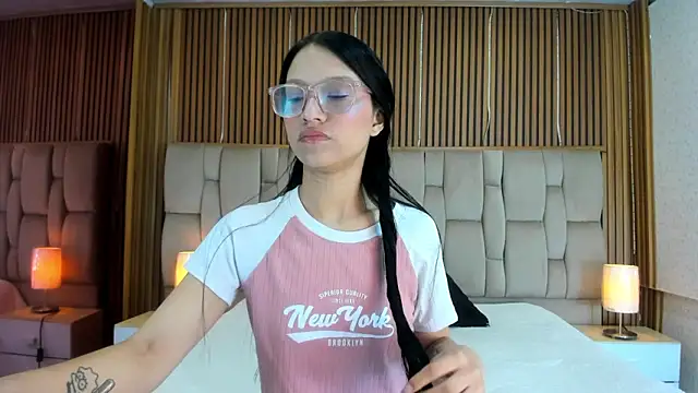 SophiieCalloway1 online show from May 23, 1:31 pm