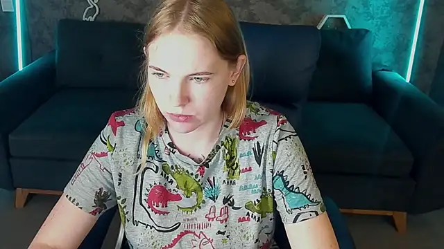 NikkyReyyy online show from May 22, 6:11 am