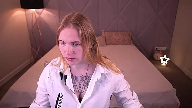 NikkyReyyy online show from May 25, 5:39 am