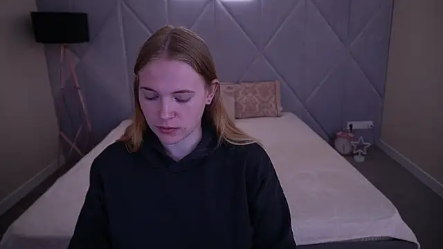NikkyReyyy online show from May 27, 5:26 am