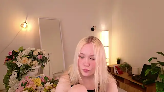 Lil Suzy online show from May 25, 2:49 pm