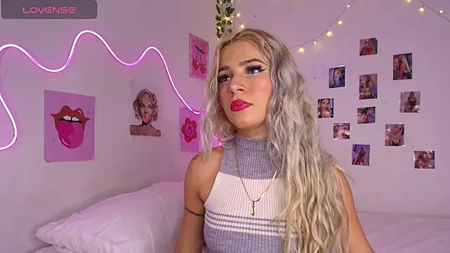 cinniaa  online show from May 26, 1:38 am