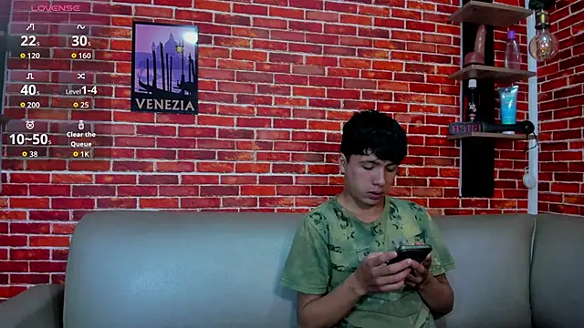 Hoot boyss  online show from May 21, 7:45 pm