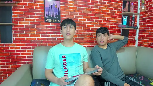 Hoot boyss  online show from May 23, 8:29 pm