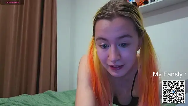 Emilya201 online show from May 25, 11:04 pm