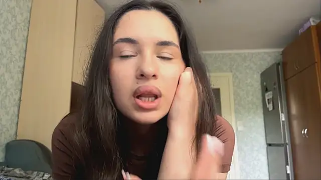 CarolineRu online show from May 19, 10:00 am