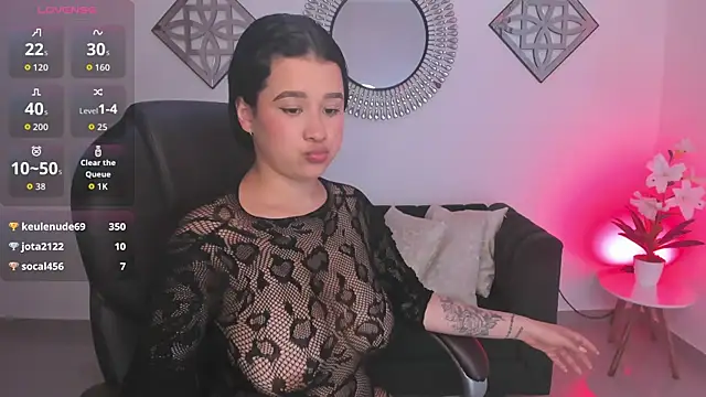 Emi Roseth online show from May 21, 7:06 am