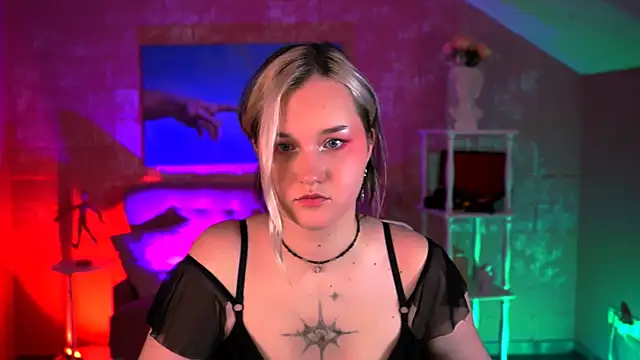 ViolettWoods online show from May 22, 8:12 am
