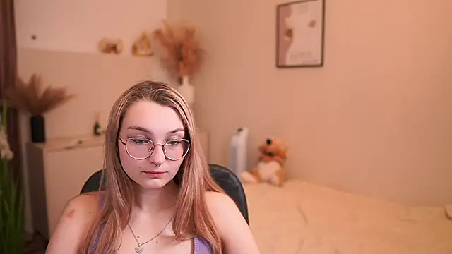 Sophielux18 online show from May 20, 1:19 pm