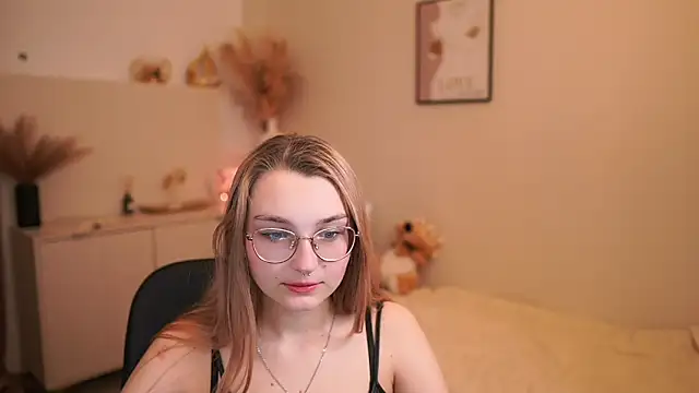 Sophielux18 online show from May 21, 1:20 pm