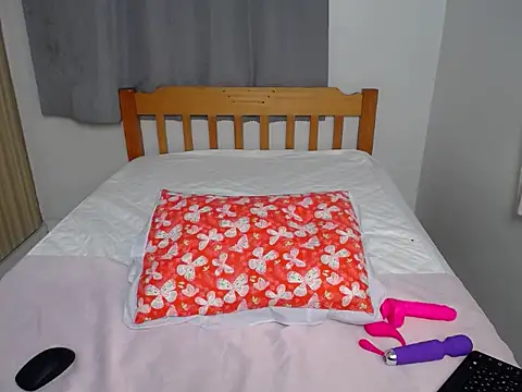 Cozyebony online show from May 17, 11:26 pm