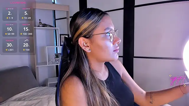 SophieWatson  online show from July 6, 12:21 pm