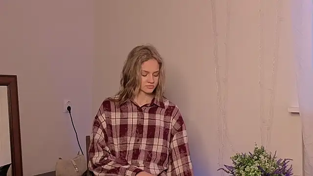 KareyFonger online show from May 21, 6:39 pm