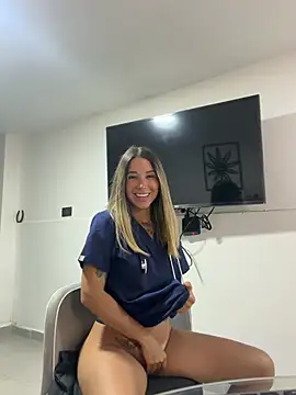 SabrinaCris online show from May 21, 11:35 pm