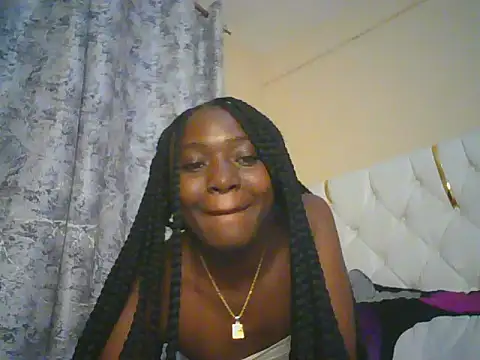 Preetygirlyz online show from May 18, 4:35 pm